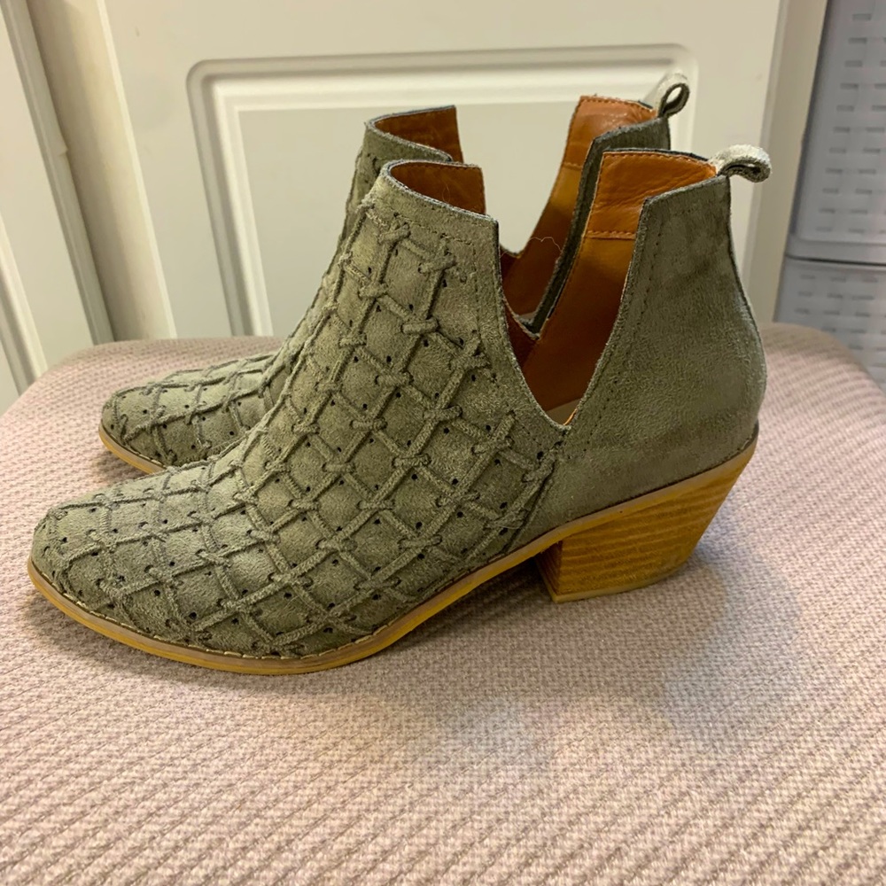 Mi.iM Olive Green Suede Embroidered Ankle Booties